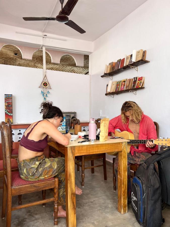 Green Rover Hostel By Gypstead Vagator Ngoại thất bức ảnh